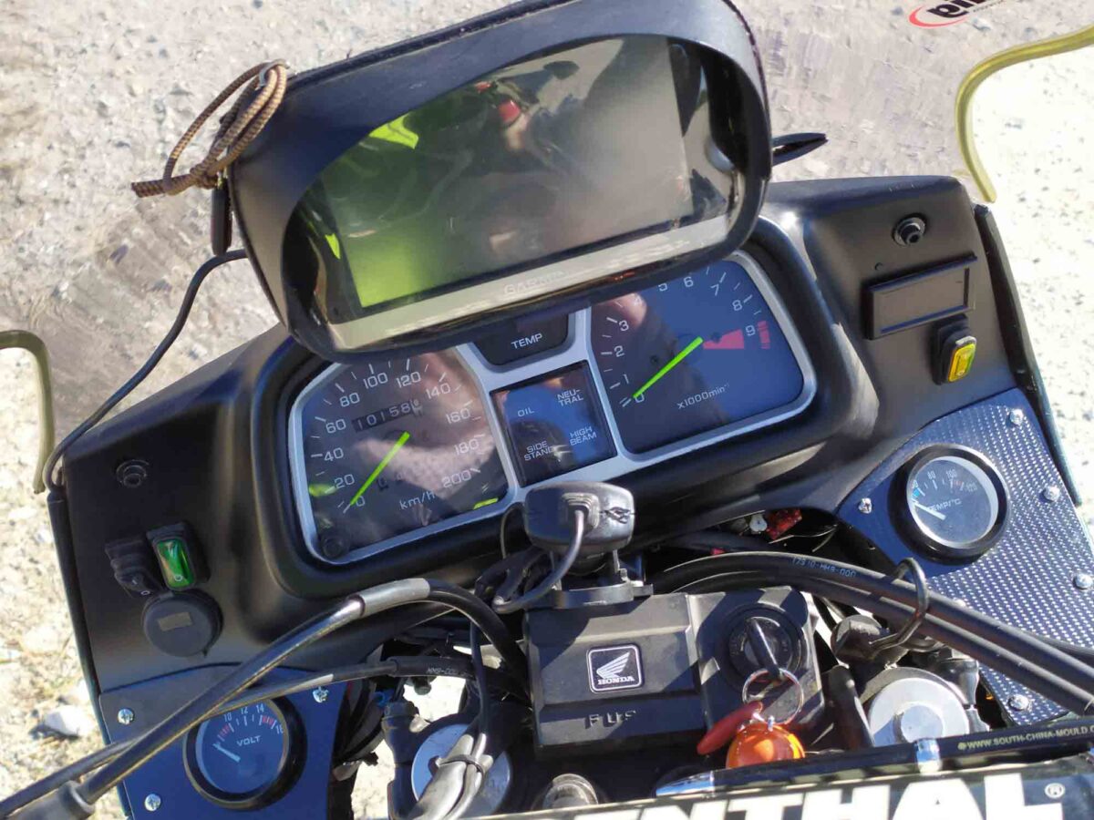 tablero de instrumentos con los indicadores