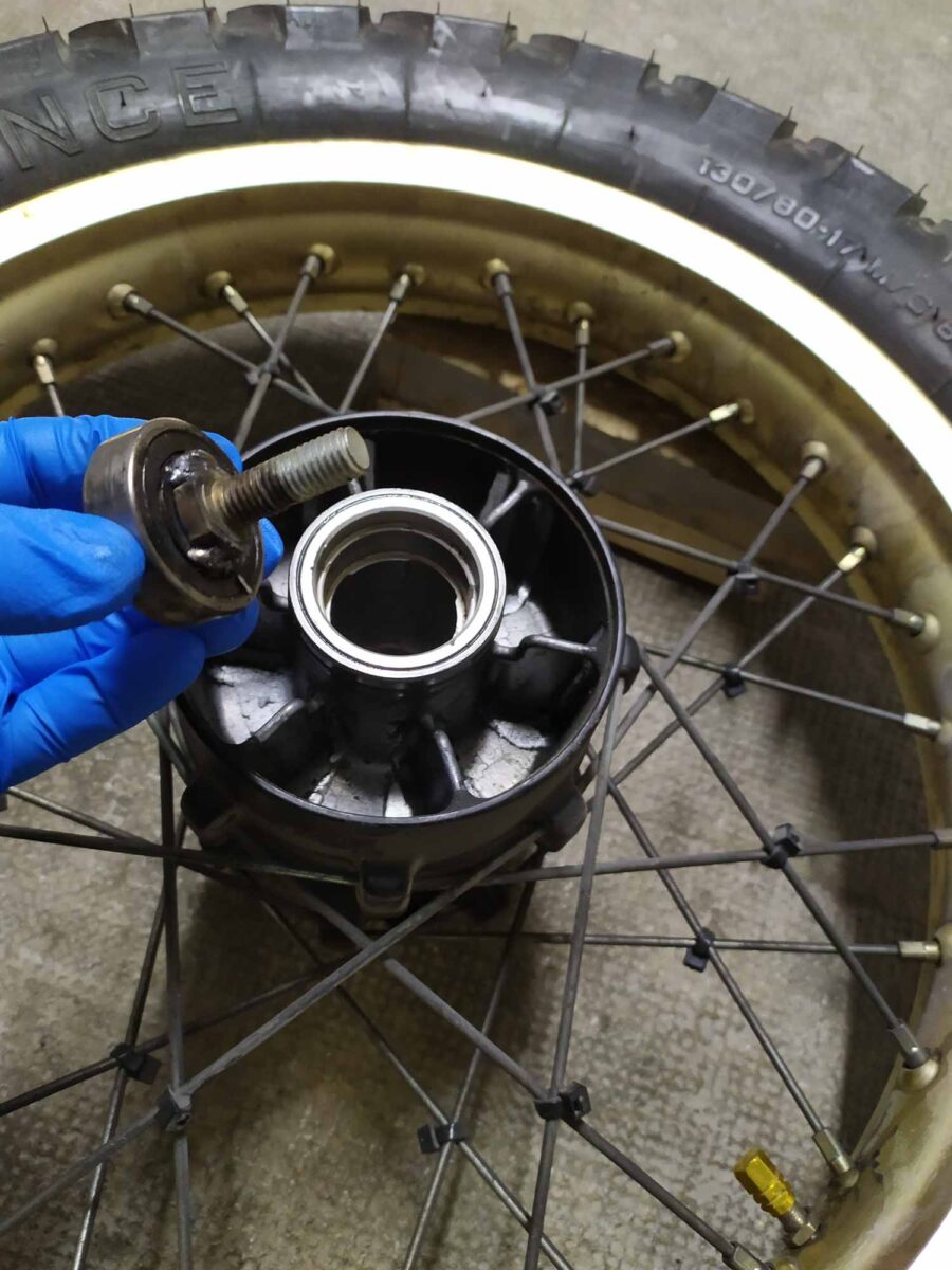 pequeño bricolaje para extraer el rodamiento rebelde