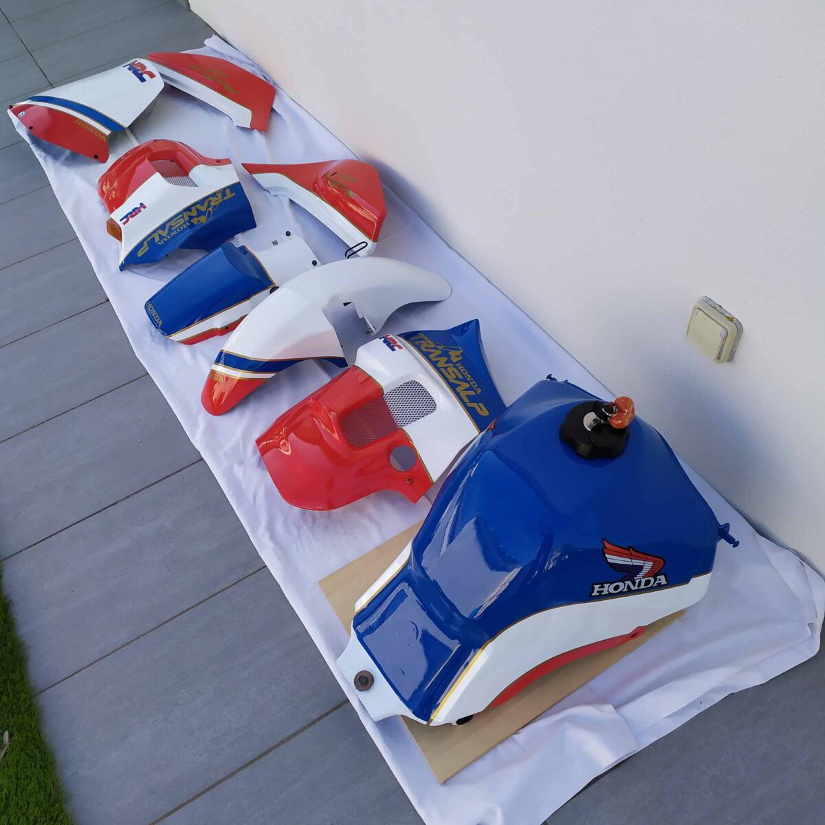 pintura, barniz y ensamblaje