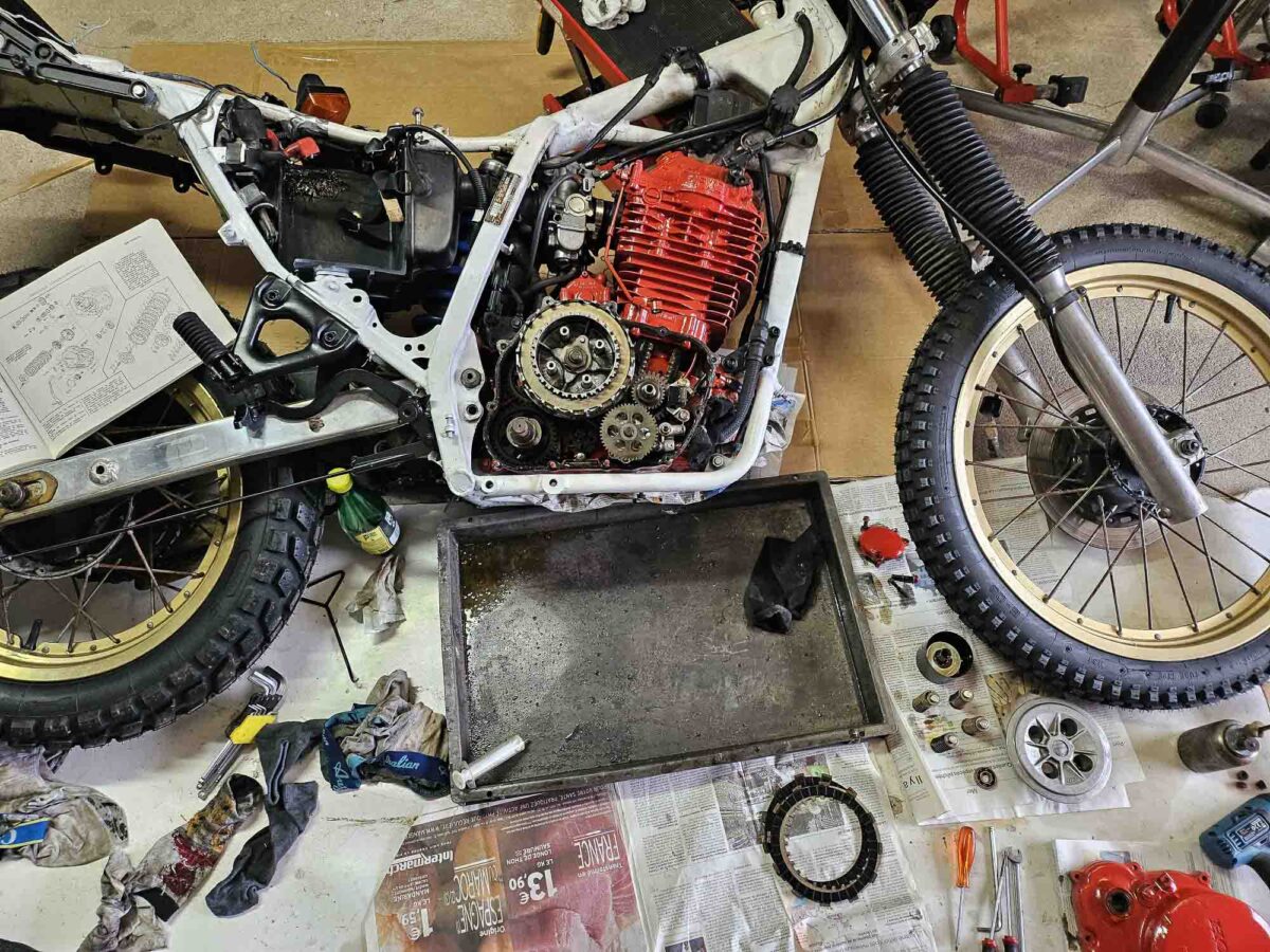 revisión general. embrague, carburadores, fluidos, amortiguadores, suspensión y neumáticos