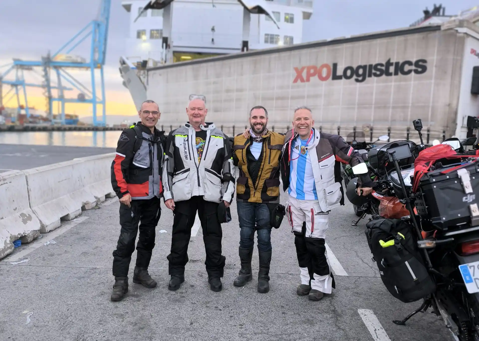 Viaje organizado en moto o por libre ¿qué opción elegir Portada de: Viaje organizado en moto o por libre ¿qué opción elegir